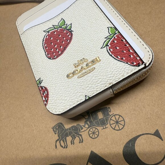 coach Zip Card Case With Strawberry Print car32 - Picture 3 of 7